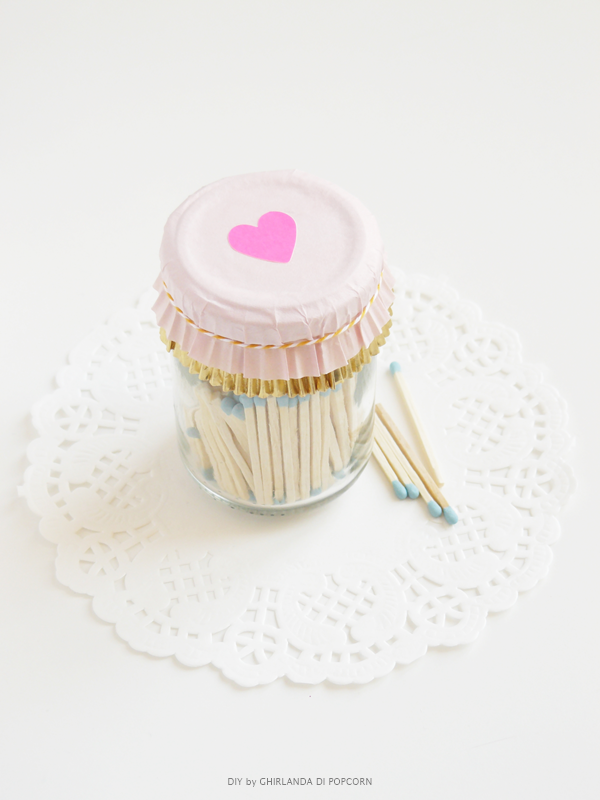 Ghirlanda di Popcorn Coffee & Craft DIY matches in a jar